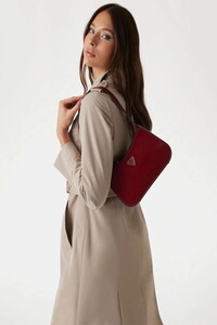  Guess Arnela Kırmızı Kadın Omuz Çantası HWNG9496170
