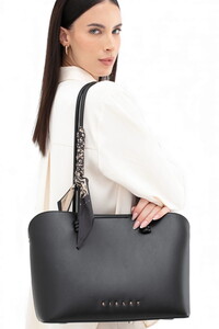  Sisley Logo Detaylı Siyah Kadın Omuz Çantası SLY263