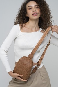  Benetton Monogram Camel Kadın Body Bag BNT819