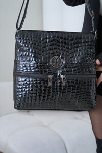  Bilik Deri Logo Detaylı Siyah-Kroko-Rugan Kadın Çapraz Askılı Çanta BLM842-1