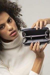  Benetton Gofraj Lacivert Kadın Portföy & Clutch Çanta BNT842