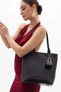  Sisley  Siyah Kadın Omuz Çantası SLY160