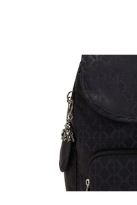  Kipling City Pack S Signature Blk Q Kadın Sırt Çantası KI2525
