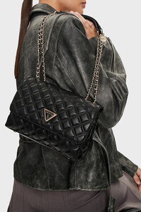  Guess Giully Siyah Kadın Çapraz Askılı Çanta HWQG8748200